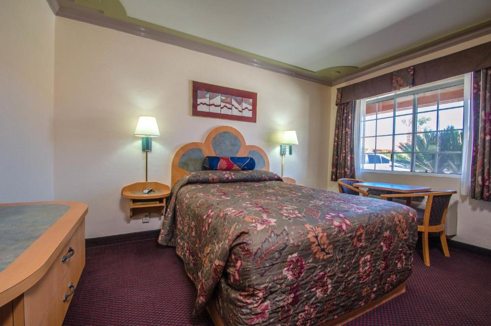 Queen Room interior